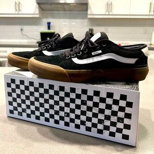 Men’s Chima 2 Vans size 10